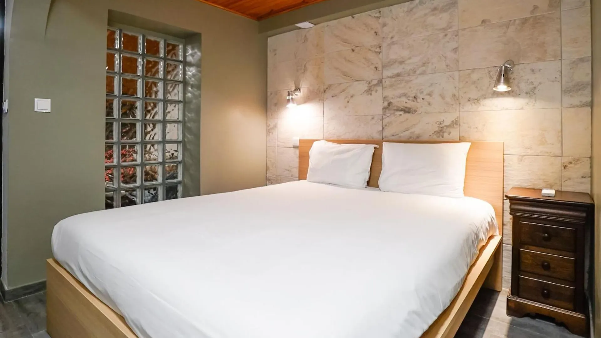 Cosmopolitan Chiado Apartment By Lovelystay contacts