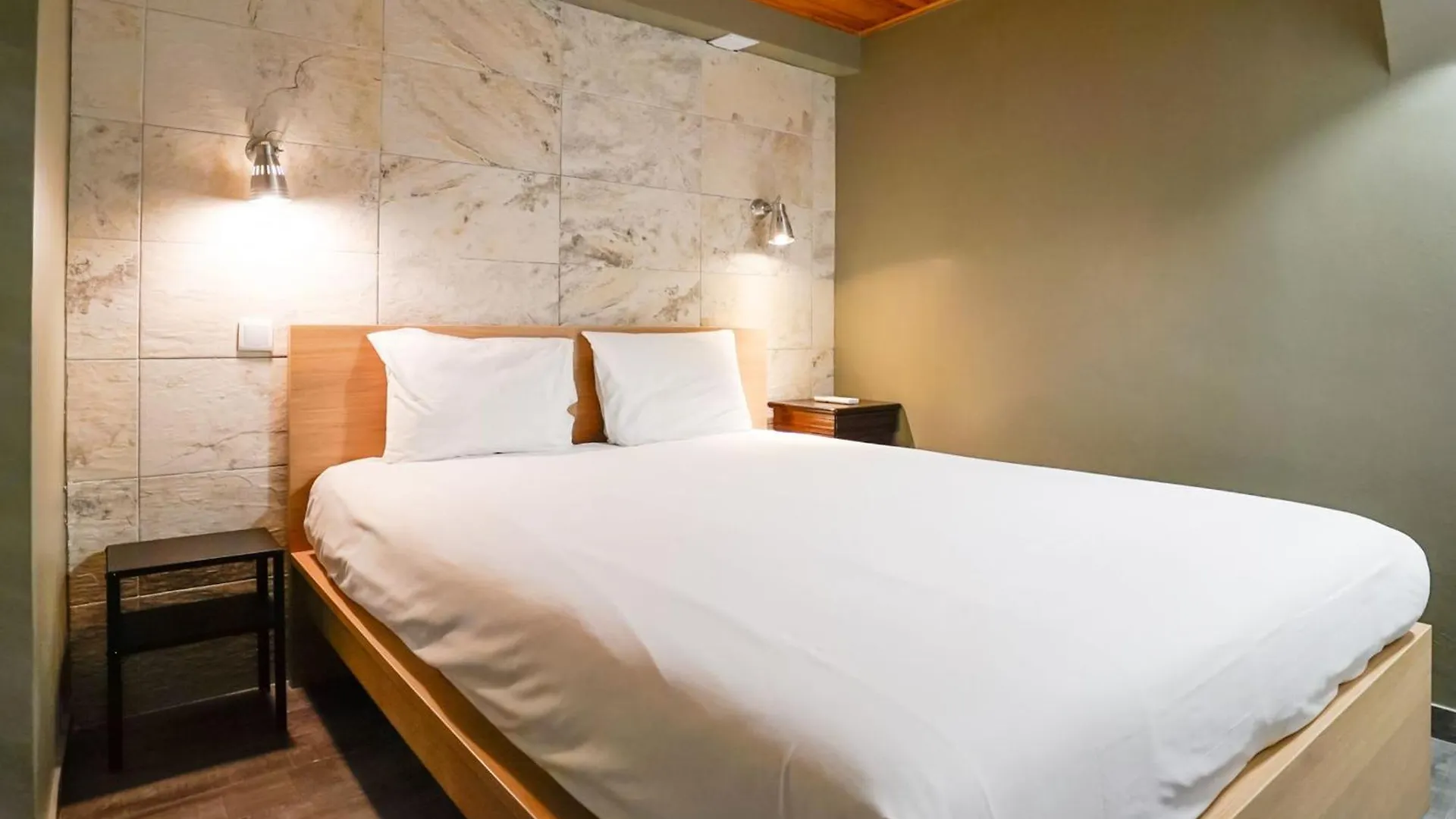 Cosmopolitan Chiado Apartment By Lovelystay リスボン