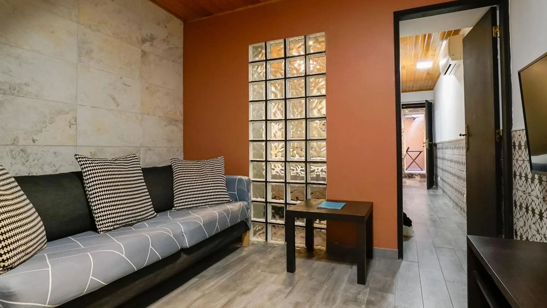 Cosmopolitan Chiado Apartment By Lovelystay リスボン